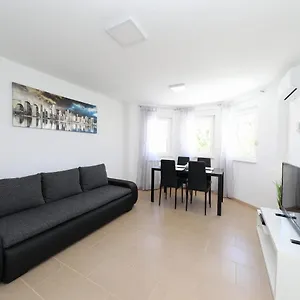 Jelena Apartament Kaštela