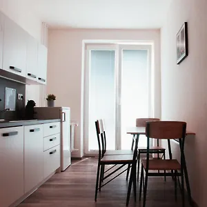 https://zarohem-apartment-21-in-center-with-balcony.brnohotels.org