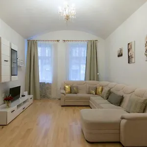 Spacious Near Wenceslas Square Apartament